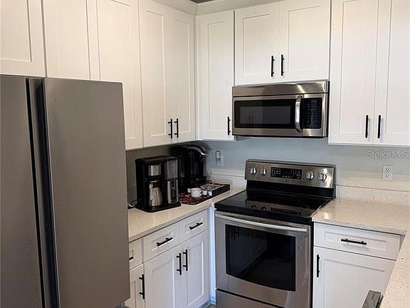 3rd image of 1532 BLUE MAGNOLIA ROAD