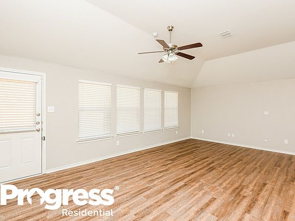 4th image of 225 Balcones Dr