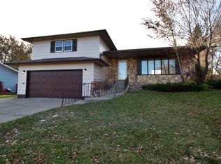 216 16th Ave SE, Minot, ND 58701