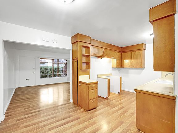 4th image of 2262 Valencia Ave #2262