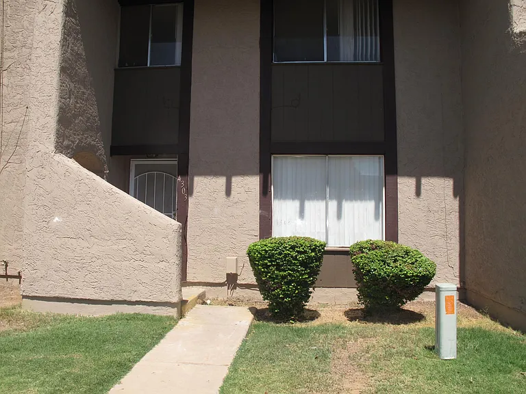 4303 W Solano Dr N — Photo 2