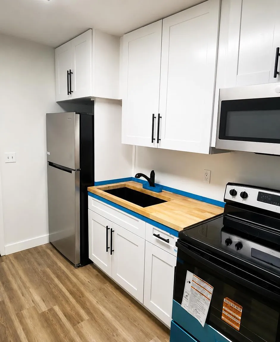 2 bed, 1.0 bath, $900 — Photo 2