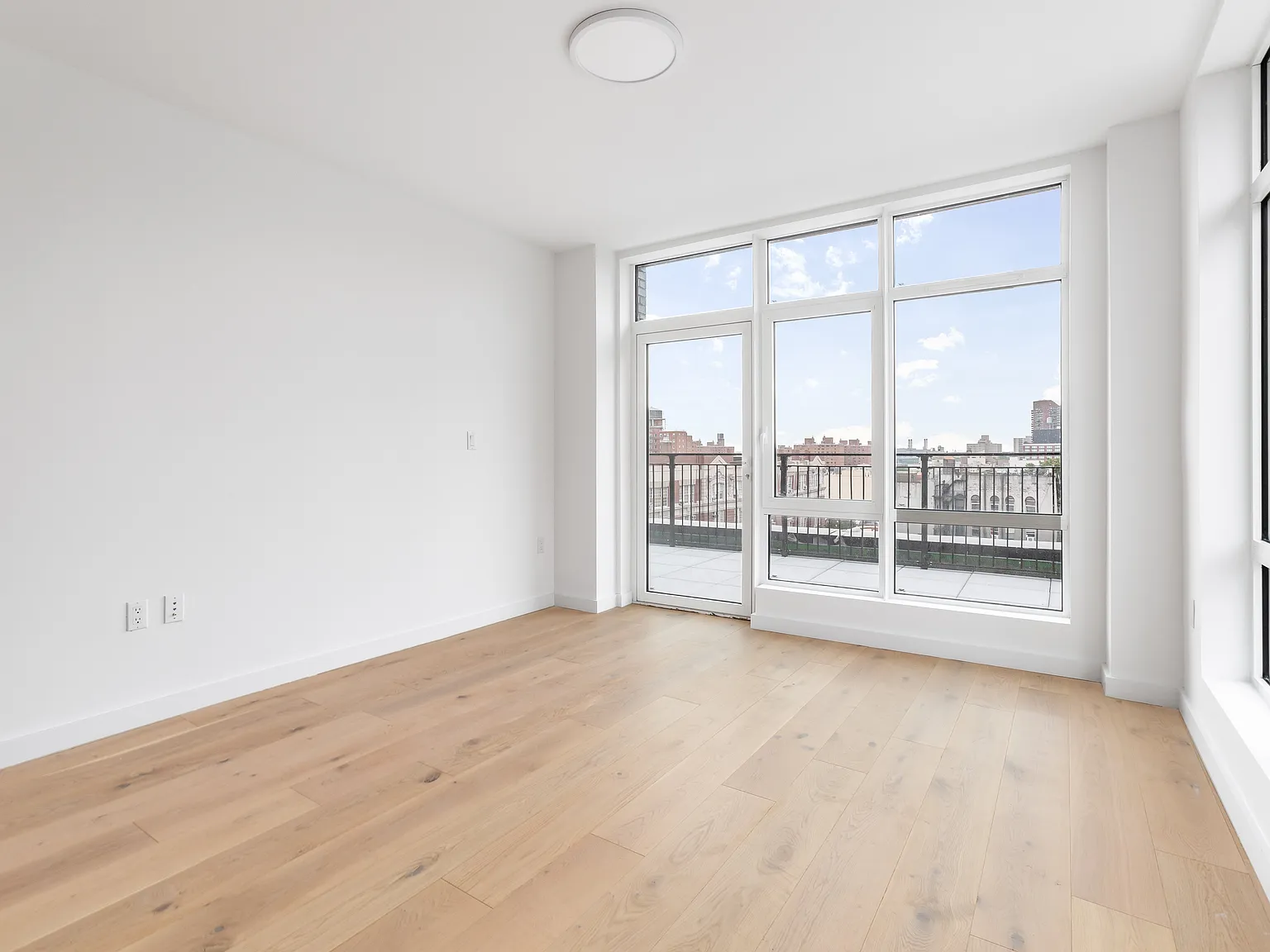 1516 Park Avenue — Photo 2