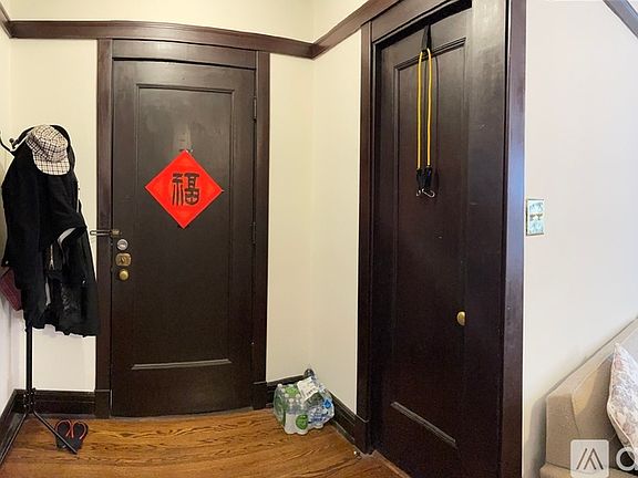 4th image of 1921 W Argyle St APT 2