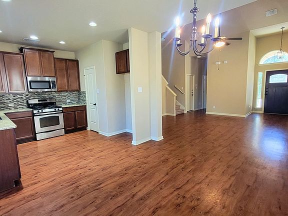 5th image of 268 Oak Creek Way
