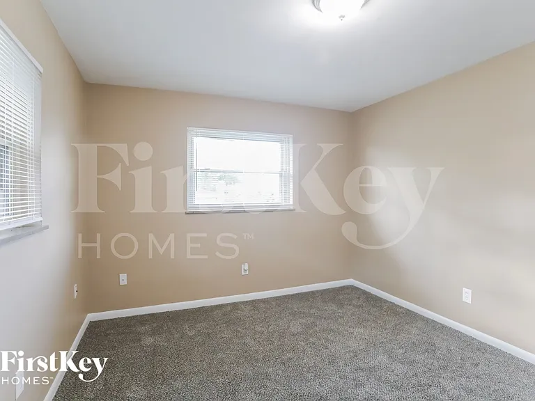 1015 Thunderbird Dr — Photo 11