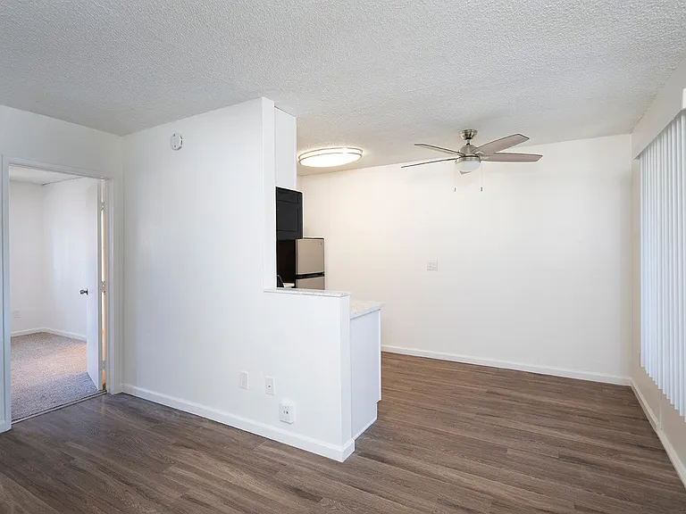 Aztec Pacific Apartments — Photo 53