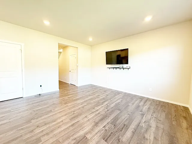 1561 SW Fielder Pl — Photo 6