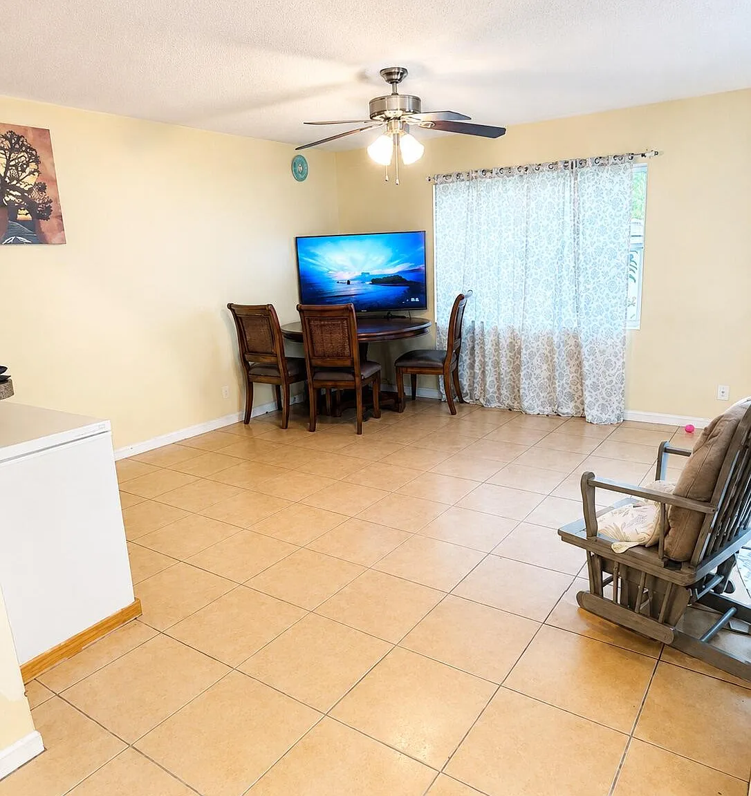 4 bed, 2.5 bath, 1796 sqft, $3,950 — Photo 3