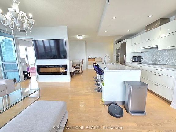 5th image of 90 Park Lawn Rd #2108