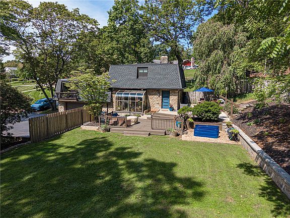 2nd image of 70 Maple Dr