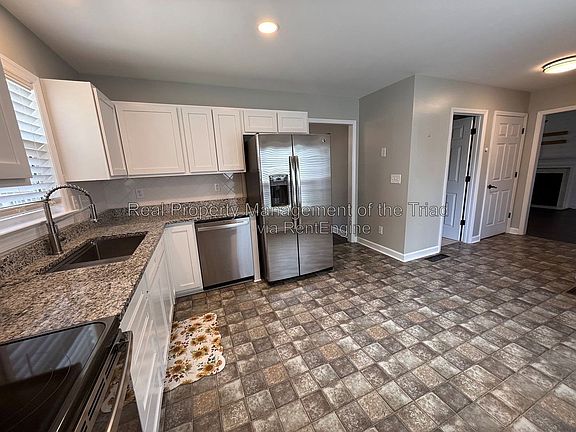 5th image of 2740 Bridgeport Dr