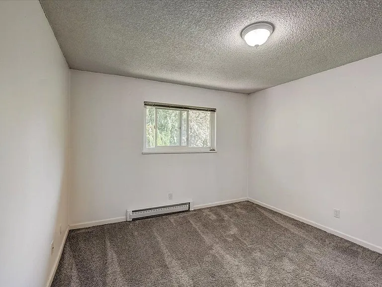 Spacious 1 Bedroom Apartment Homes — Photo 17