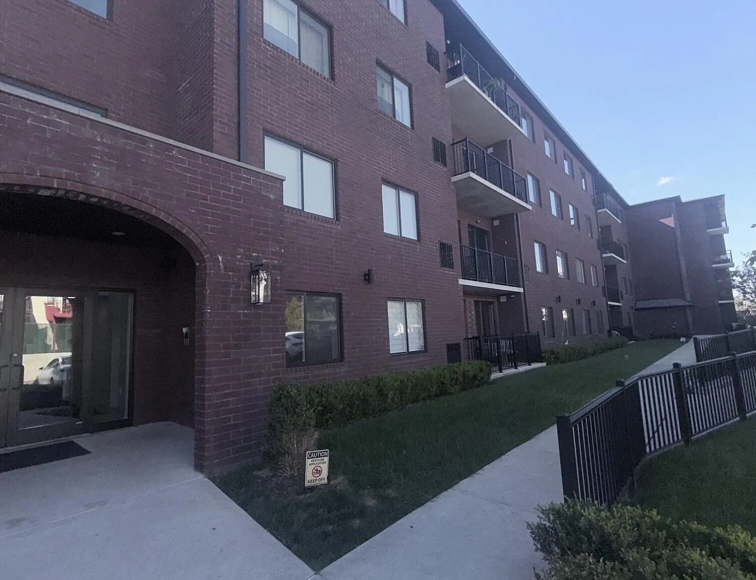 2 bed, 1.0 bath, 935 sqft, $2,800 — Photo 1