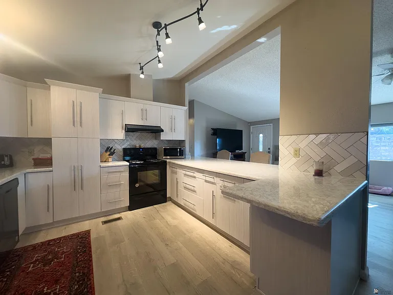 13239 E 49th Dr — Photo 5
