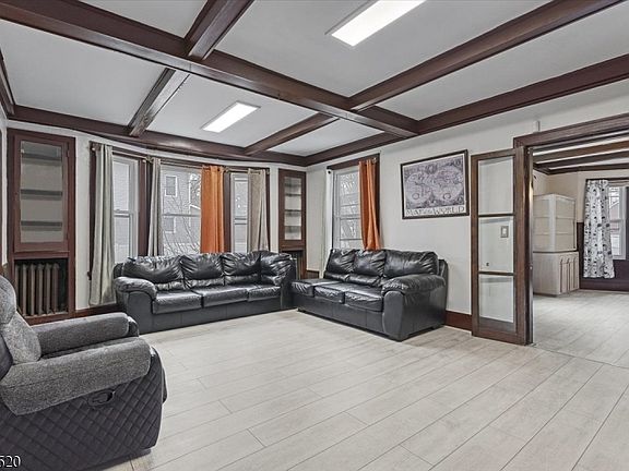 3rd image of 253 Midland Ave