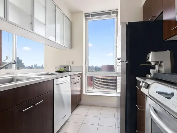 215 East 96th Street image 3 of 10