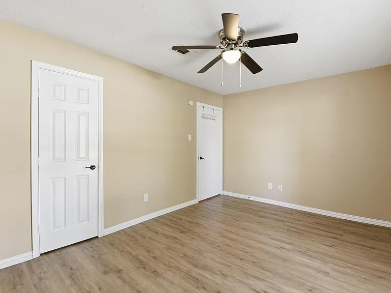 3008 Hunnington Dr — Photo 14