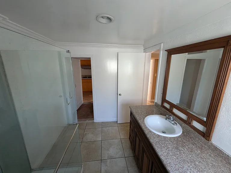 922 De La Fuente St — Photo 11