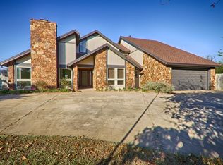 805 Oak Springs Dr, Edmond, OK 73034