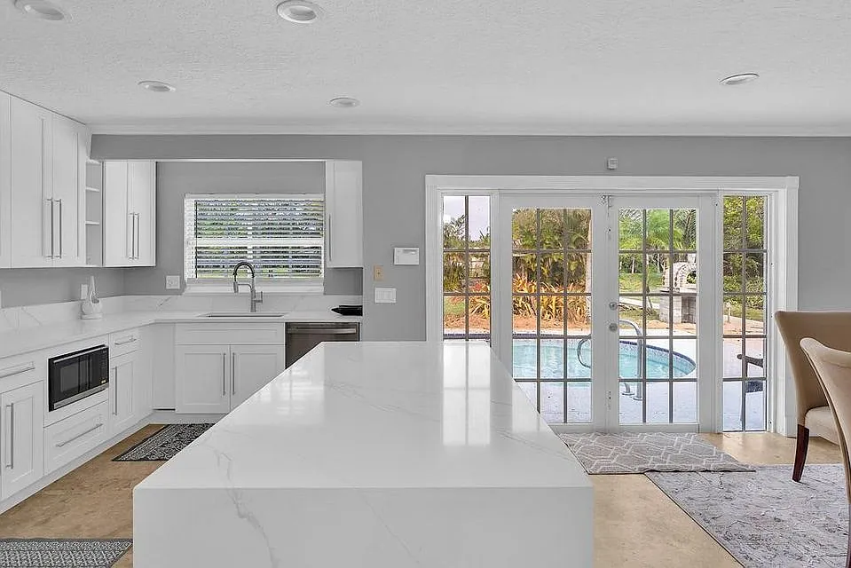3 bed, 1557 sqft, $5,300 — Photo 3