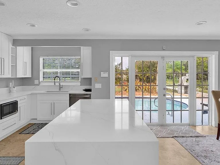 16627 Deer Path Ln — Photo 2