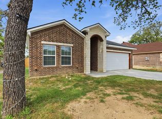 2611 Hunting Dr, Fort Worth, TX 76119