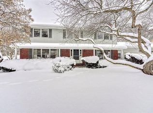 96 Woodside Dr, Penfield, NY 14526