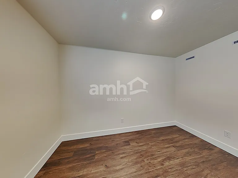 1336 N Alderleaf Ave — Photo 17