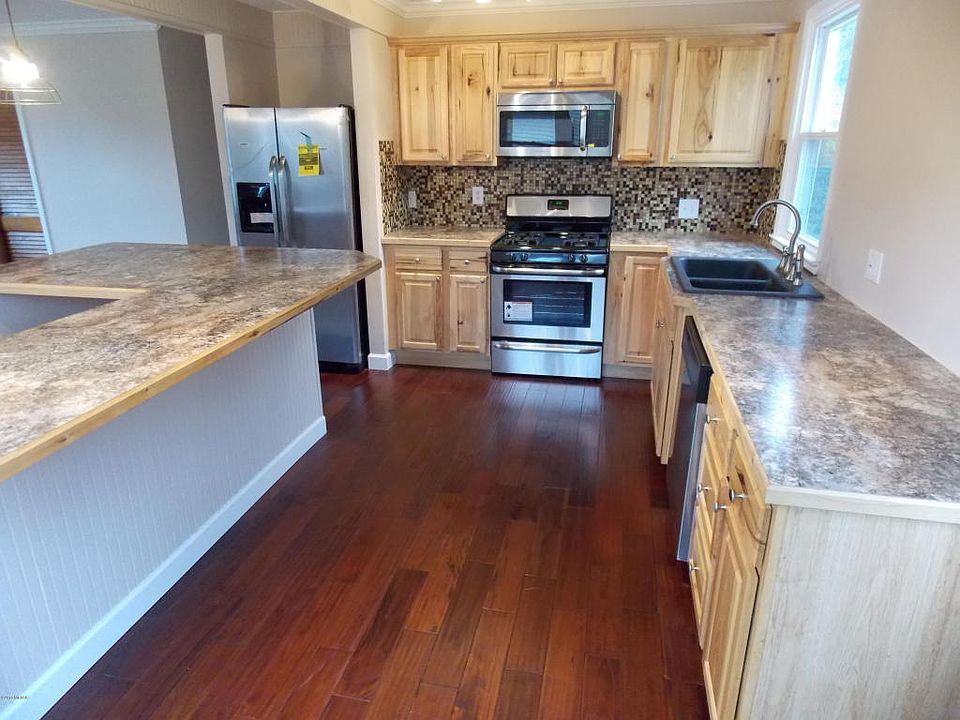 1st image of 906 N Gaylord Ave