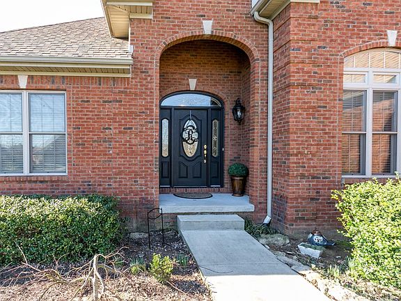 3rd image of 1096 Bay Colony Dr