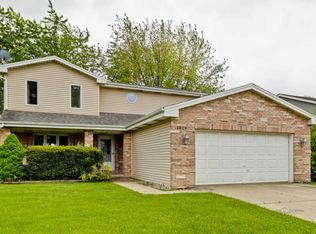 1029 Apple Valley Dr, Bartlett, IL 60103