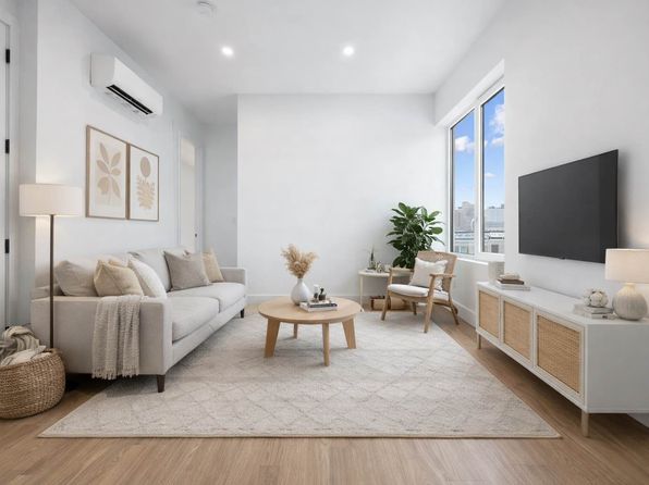 379 Hawthorne St #4A