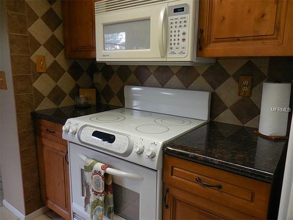 2nd image of 2821 N Dorchester Dr