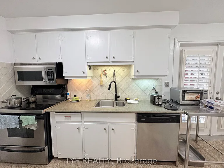 31 Markhaven Rd #MAIN A — Photo 10