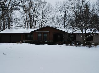 48 Landsdowne Ln, Rochester, NY 14618