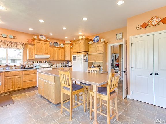 3rd image of 610 N 13th Ave