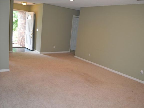 4th image of 1307 N Heritage Ave