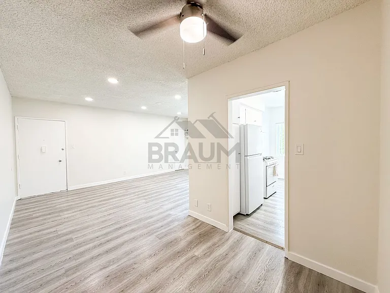 SEPULVEDA — Photo 8