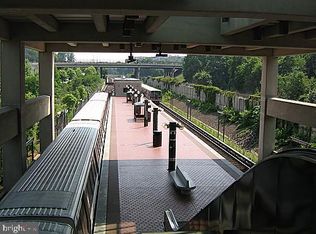 9512 Meadow Grove Ct, Burke, VA 22015