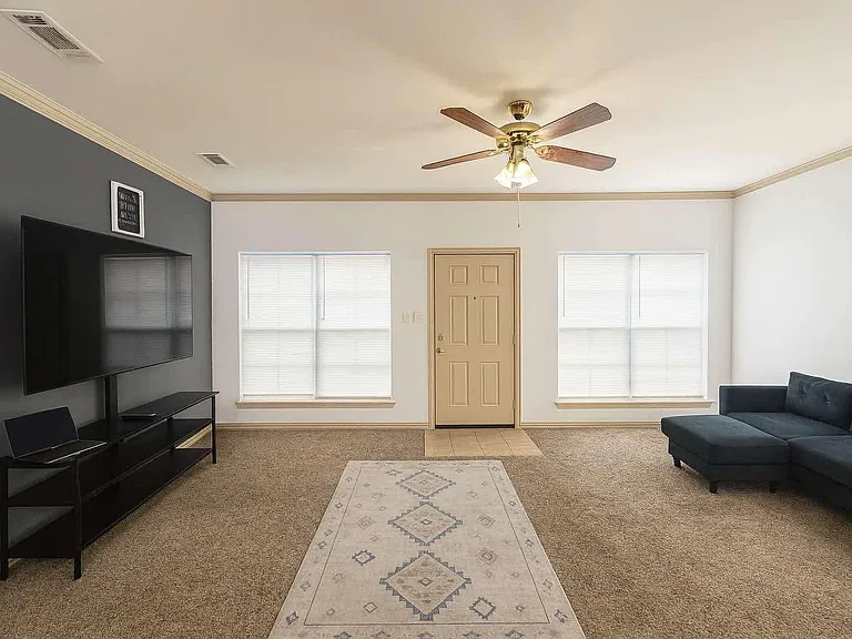 2312 Calendar Ct — Photo 3