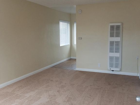 3rd image of 4440 1/2 Menlo Ave