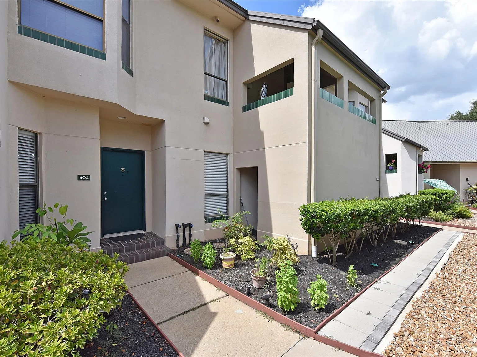2 bed, 2.5 bath, 1490 sqft, $2,100 — Photo 3