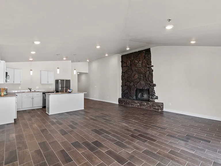 Interior Living Room at Lakeside Apartments in Kennewick, WA