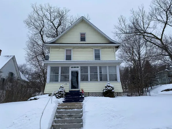 1077 Edgerton St, Saint Paul, MN 55106