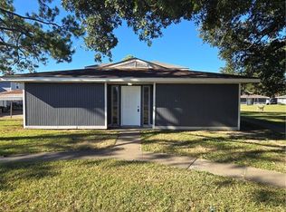 1 Pine Ln, Saint Rose, LA 70087