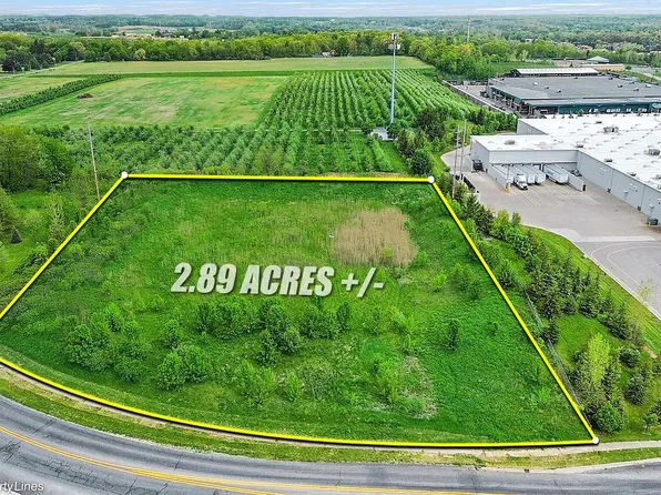 1075 Henze St NW, Comstock Park, MI 49321