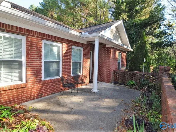 84 Valley Way Cir SE, Huntsville, AL 35802