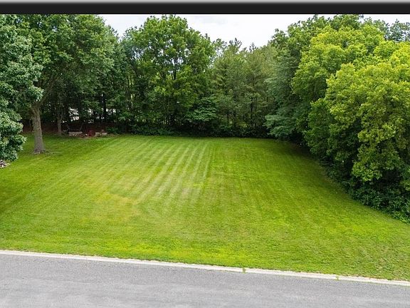 5th image of 2 Oakwood Dr
