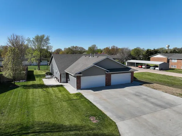 429-431 E Harvest Rd, Hesston, KS 67062
